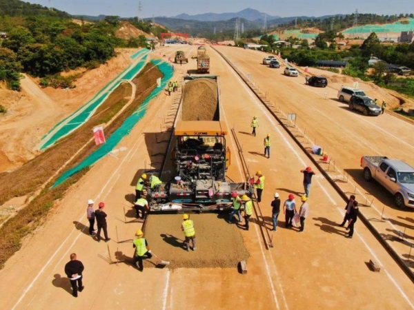 博尔塔拉高速公路